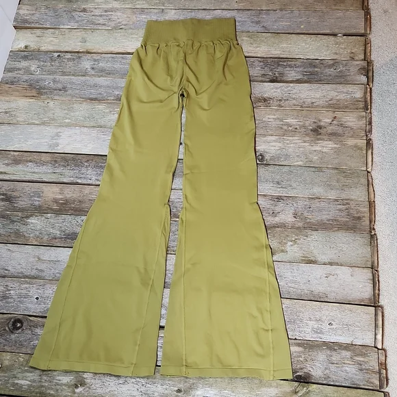 FP Movement Good Karma Flare Leggings Dusty Military M/L FP082 NWOT - Picture 6 of 7